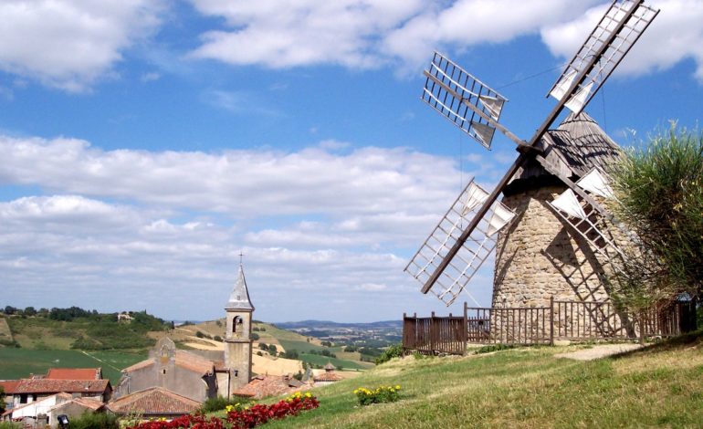 Moulin_a_vent_-_LautrecWindmill_-_Lautrec-CDT81-RIVIERE_Christian-10-Vue-d-ensemble_Lautrec---CDT-du-Tarn-C.-Riviere-20080408.18164-1200px