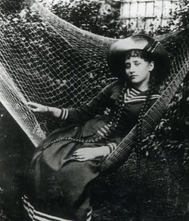 Colette dans un hamac