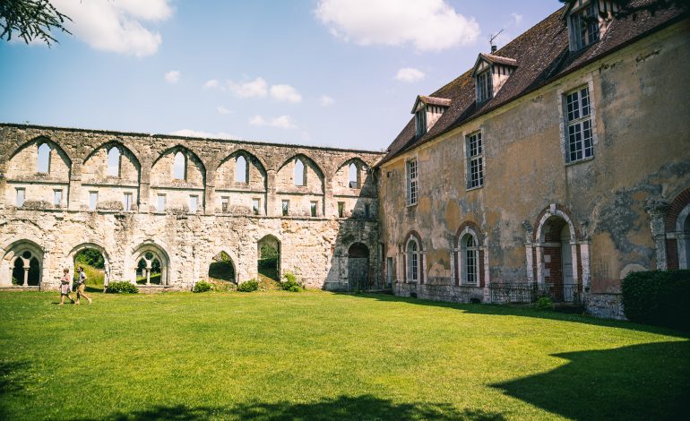 Lyons-La-Forêt, Abbaye de mortemer