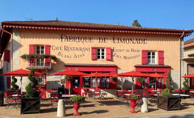 Devanture_du_restaurant_l_Ancienne_Auberge--Corinne_Bertrand_-Georges_Blanc-2730