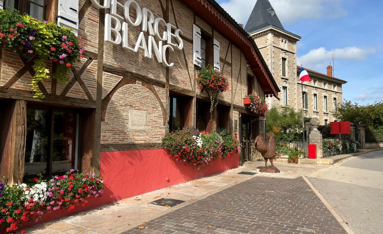 Facade_restaurant--Georges_Blanc-4985