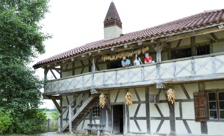 Visite_de_l_exterieur_de_la_Ferme_de_la_Foret--Fanny_Neviere_-Aintourisme-4398